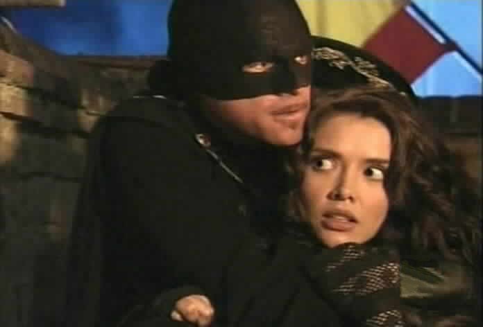 Zorro and Esmeralda hide from the soldiers.