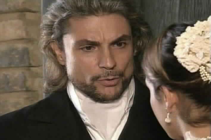 Alejandro asks why Maria Pia cannot forget Fernando.