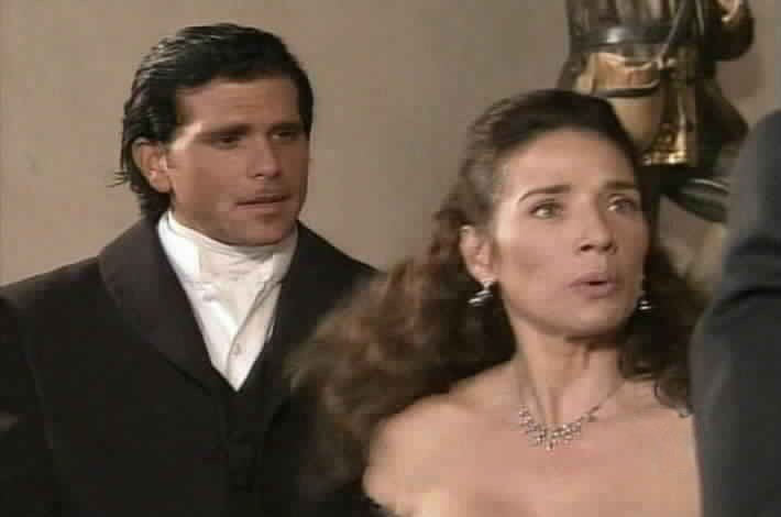 Almudena learns that Fernando has been arrested.