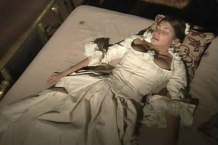 Maria Pia feels horrible about the failed wedding.