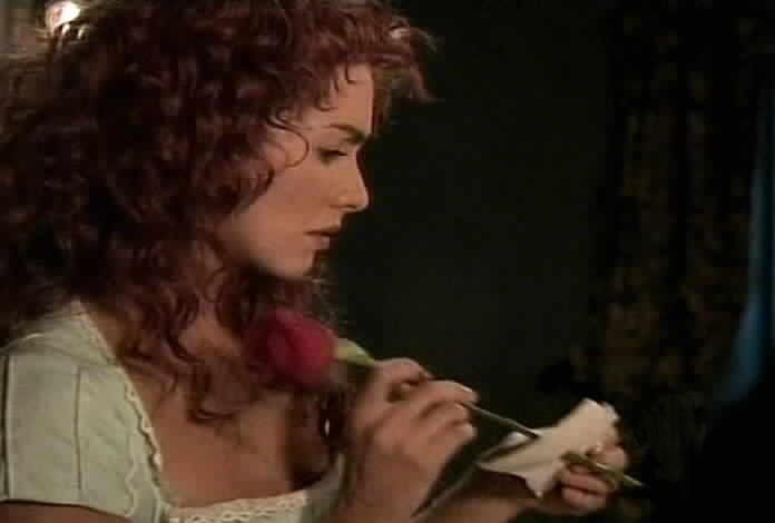 Mariangel finds a note with a rose on her pillow.