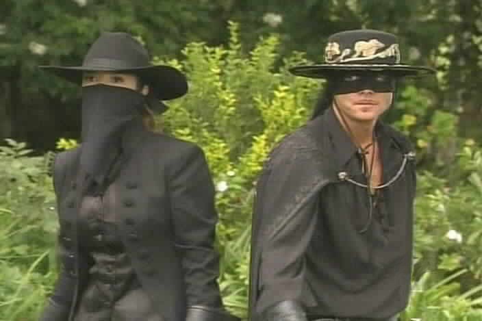 Zorro and la Rosa make an appearance.