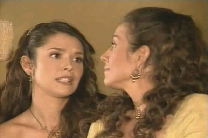 Esmeralda tells Almudena that she knows how to defend herself.