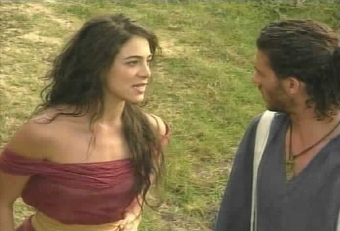 Laisha tells Renzo that he will never have Esmeralda.