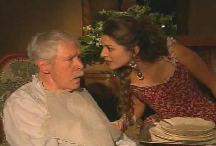 Catalina tells Samaniego that he is hopeless.