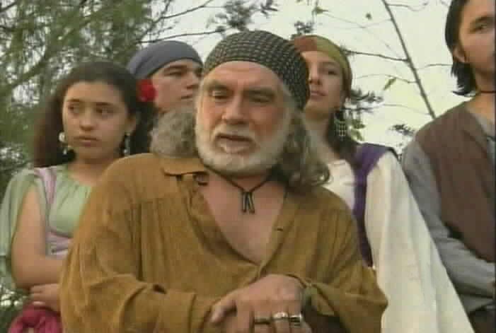 Jonas is hesitant to go along with Olmos' plan.