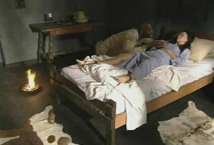 Kamba sings to Suplicios.