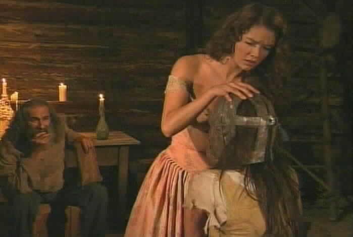 Esmeralda unlocks Sara Kali's mask.