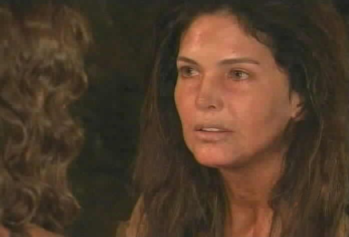 Sara Kali speaks to her daughter.