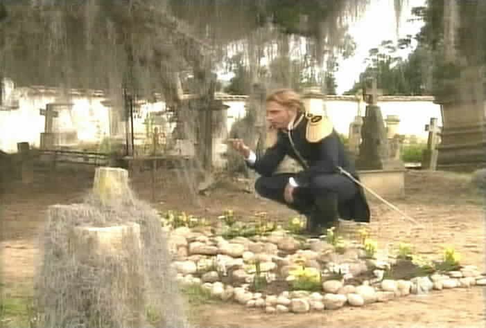 Montero visits Esmeralda's grave.
