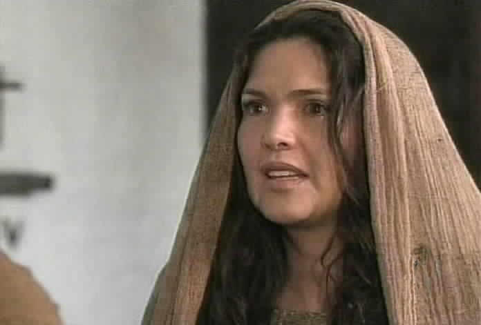 Sara Kali tells Jonas that she must remain in hiding.