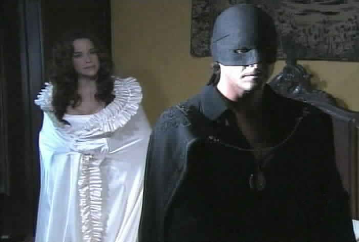 Zorro speaks to the Queen.