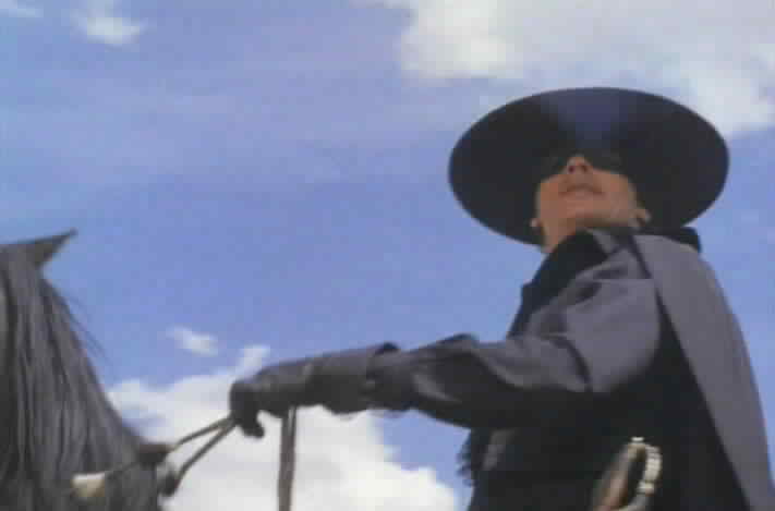 Zorro addresses the soldiers.